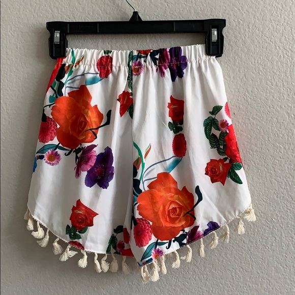 Flowered shorts - Picture 3 of 7